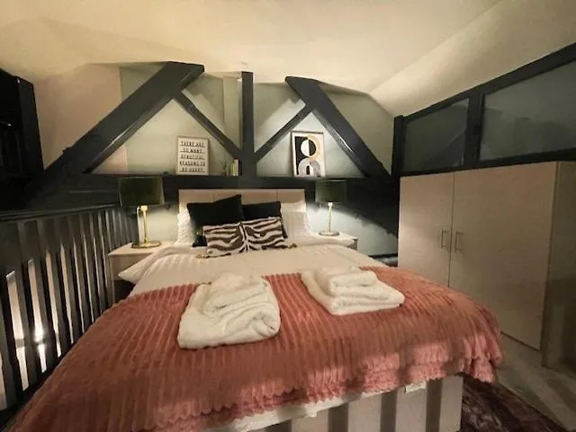 Urban Luxe Loft Hideaway * Leeds (West Yorkshire)