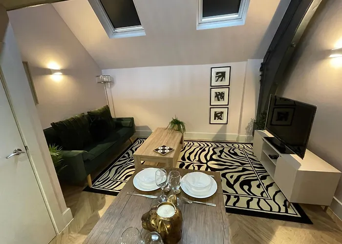 Urban Luxe Loft Hideaway 아파트